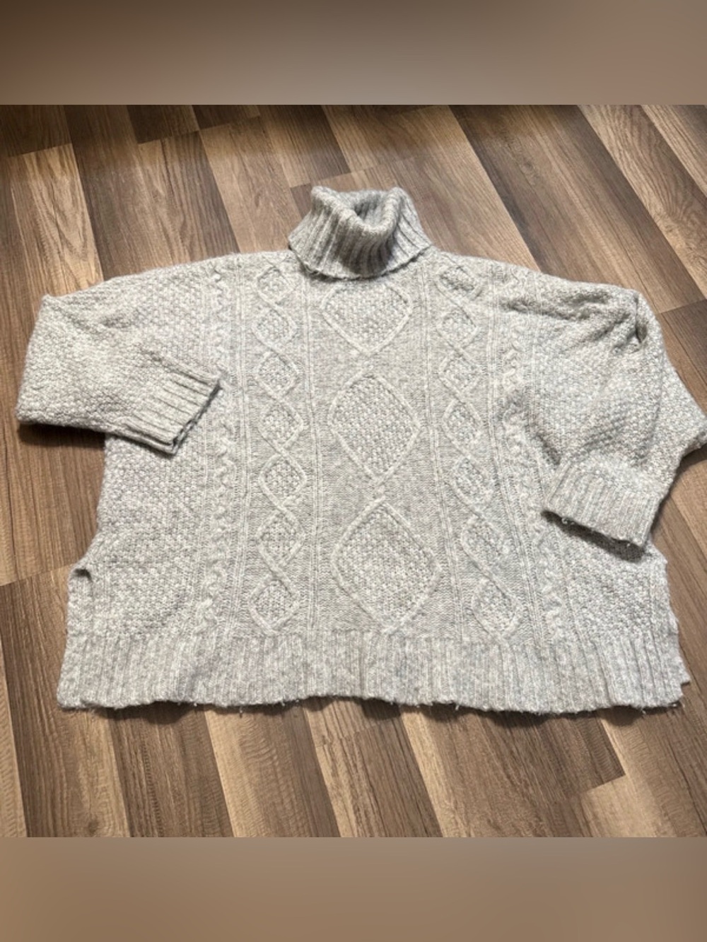Aerie Turtleneck Cable Knit Sweater - Light Gray Women’s size small